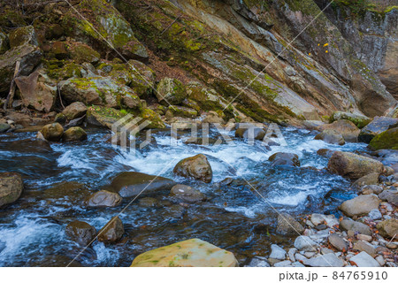差切峡を流れる麻績川【東筑摩郡筑北村】 84765910