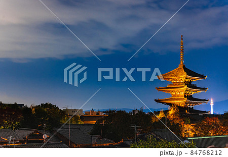 京都　八坂の塔　夜景 84768212