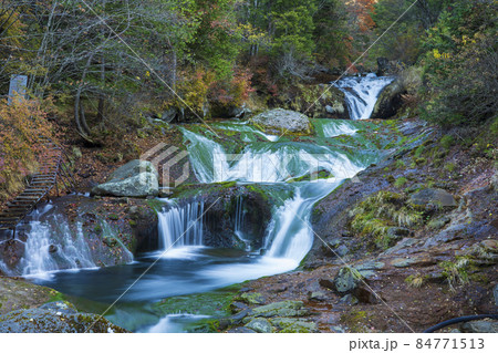 【長野県】茅野市 おしどり隠しの滝 84771513