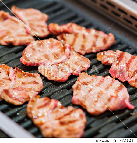 ジンギスカン 羊肉 ラム 【 焼肉 イメージ 】 ジンギスカン 羊肉 ラム 【 焼肉 イメージ 】 84773123
