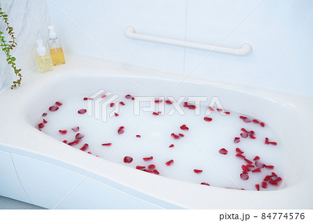 6,742 Bathtub Roses Royalty-Free Images, Stock Photos & Pictures