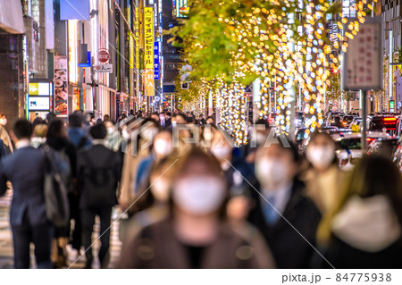 日本の東京都市景観 オミクロン株が世界に衝撃。師走、もう年末の足音…煌めく銀座には多くの人出=9日 日本の東京都市景観 オミクロン株が世界に衝撃。師走、もう年末の足音…煌めく銀座には多くの人出=9日 84775938