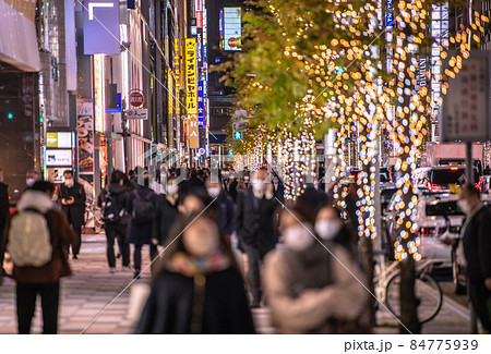 日本の東京都市景観 オミクロン株が世界に衝撃。師走、もう年末の足音…煌めく銀座には多くの人出=9日 日本の東京都市景観 オミクロン株が世界に衝撃。師走、もう年末の足音…煌めく銀座には多くの人出=9日 84775939