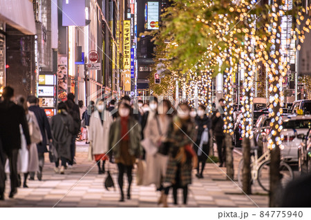日本の東京都市景観 オミクロン株が世界に衝撃。師走、もう年末の足音…煌めく銀座には多くの人出=9日 日本の東京都市景観 オミクロン株が世界に衝撃。師走、もう年末の足音…煌めく銀座には多くの人出=9日 84775940