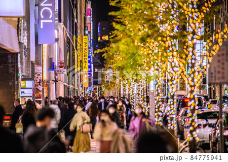 日本の東京都市景観 オミクロン株が世界に衝撃。師走、もう年末の足音…煌めく銀座には多くの人出=9日 日本の東京都市景観 オミクロン株が世界に衝撃。師走、もう年末の足音…煌めく銀座には多くの人出=9日 84775941