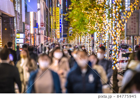 日本の東京都市景観 オミクロン株が世界に衝撃。師走、もう年末の足音…煌めく銀座には多くの人出=9日 日本の東京都市景観 オミクロン株が世界に衝撃。師走、もう年末の足音…煌めく銀座には多くの人出=9日 84775945