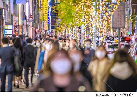 日本の東京都市景観 オミクロン株が世界に衝撃。師走、もう年末の足音…煌めく銀座には多くの人出＝9日 84776337
