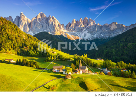 Val di Funes, Dolomites Mountains in Northern Italy, Odle Ridge Val di Funes, Dolomites Mountains in Northern Italy, Odle Ridge 84780912