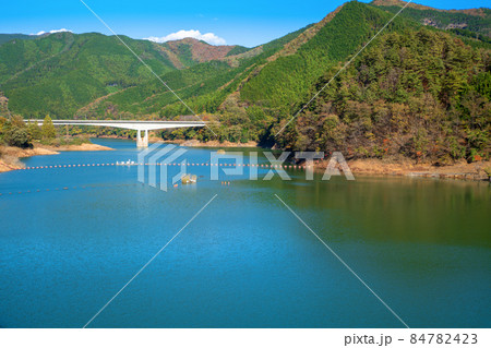 桐生川ダム 梅田湖 紅葉の季節 秋の風景 桐生川ダム 梅田湖 紅葉の季節 秋の風景 84782423