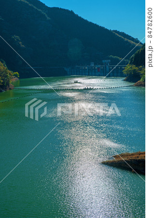桐生川ダム 梅田湖 梅田大橋からの眺め 紅葉の季節 秋の風景 桐生川ダム 梅田湖 梅田大橋からの眺め 紅葉の季節 秋の風景 84782600
