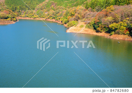 桐生川ダム 梅田湖 梅田大橋からの眺め 紅葉の季節 秋の風景 桐生川ダム 梅田湖 梅田大橋からの眺め 紅葉の季節 秋の風景 84782680