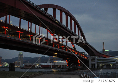 薄闇の神戸大橋 薄闇の神戸大橋 84783875