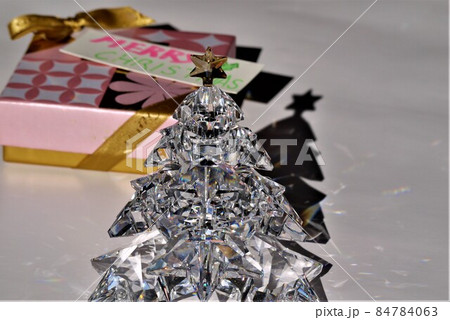 クリスマスツリーをクリスタルに「プレゼント忘れないでね。」 84784063