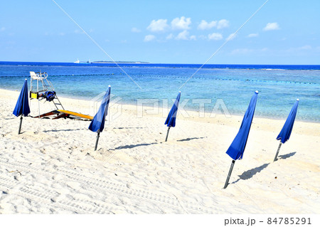 瀬底ビーチ/瀬底島より水納島方面を望む(沖縄県本部町)【2019.10】 瀬底ビーチ/瀬底島より水納島方面を望む(沖縄県本部町)【2019.10】 84785291