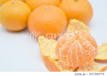 皮をむいたみかん 84786070
