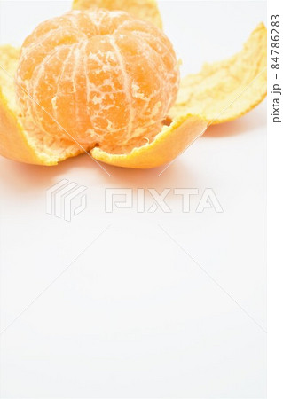 皮をむいたみかん 84786283