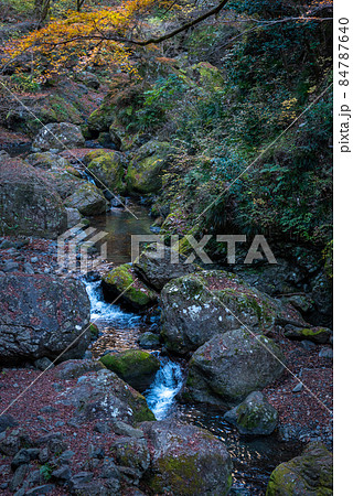 東京の渓谷、神戸岩 84787640