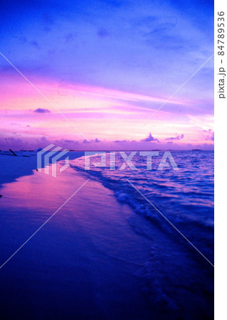夕陽に染まるMaldivesRanveliの砂州 夕陽に染まるMaldivesRanveliの砂州 84789536