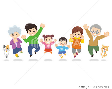 笑顔でジャンプする家族とペット 84789764