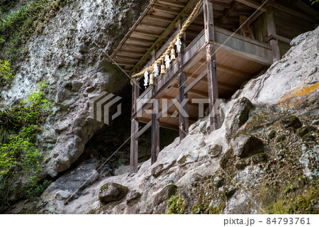 福岡県東峰村の岩屋神社の投入堂	 84793761