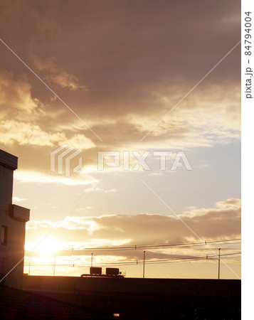 黄金色の夕空 84794004