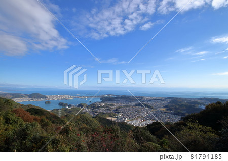 鷲尾山 山頂からの景観 秋の終わり (高知県 高知市) 鷲尾山 山頂からの景観 秋の終わり (高知県 高知市) 84794185