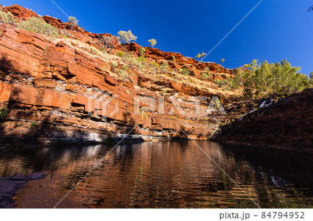 オーストラリア 西オーストラリア州にあるカリジニ国立公園のデイルズ渓谷とフォーテスキュー・フォールズ オーストラリア 西オーストラリア州にあるカリジニ国立公園のデイルズ渓谷とフォーテスキュー・フォールズ 84794952