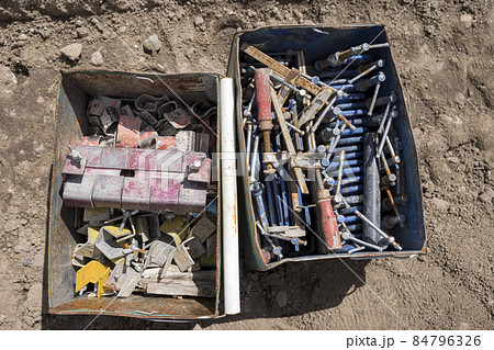 型枠固定金具イメージ 固定する道具 型枠固定金具イメージ 固定する道具 84796326