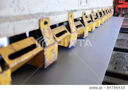 工場　製造業　シャーリング　せん断機　 84796410