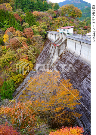 引原ダムと紅葉(兵庫県宍粟市) 引原ダムと紅葉(兵庫県宍粟市) 84796988