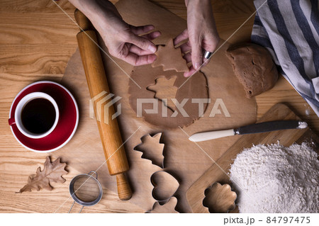 ginger cookies background 84797475