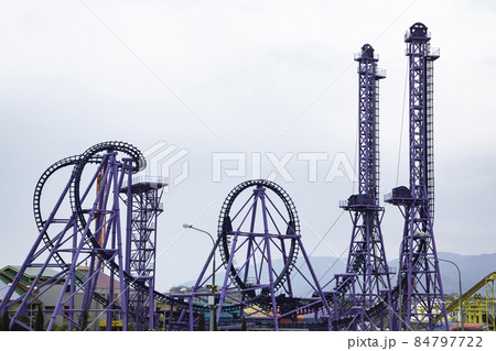 Panoramic view of an empty rollercoaster ride with sharp turns and twists 84797722