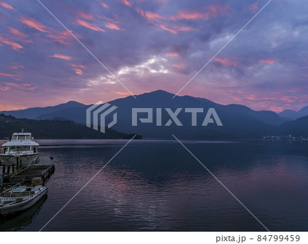 台湾 夜明けの日月潭 Sun Moon Lake at dawn, Nantou, Taiwan 84799459