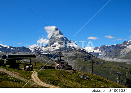 青空に映える独立峰マッターホルン 青空に映える独立峰マッターホルン 84801084