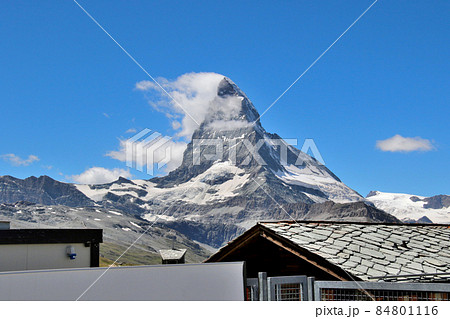 青空に映える独立峰マッターホルン 青空に映える独立峰マッターホルン 84801116