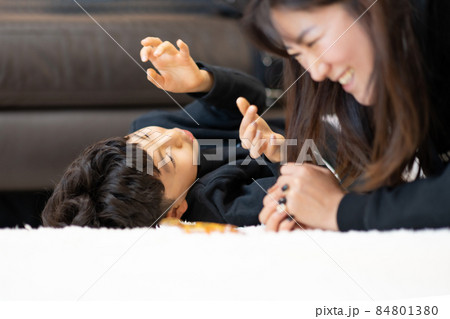 子供 人物 男の子 84801380