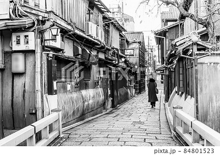 秋の京都 祇園 モノクロ 秋の京都 祇園 モノクロ 84801523