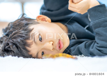 子供 ライフスタイル 1人 84801604