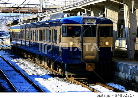 信濃路を行く…しなの鉄道の近郊型電車115系 84802517