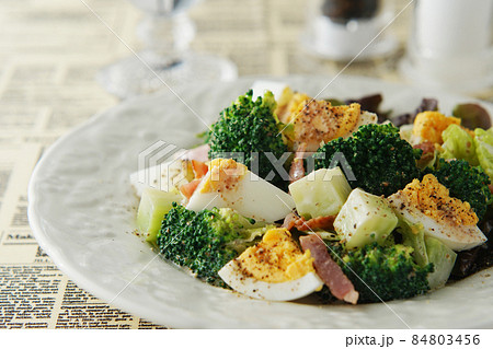 ブロッコリーとたまごのサラダ 84803456