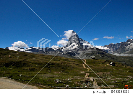 広い空間にそびえる独立峰マッターホルン  広い空間にそびえる独立峰マッターホルン  84803835