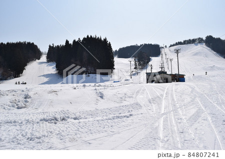 スキー場 リフト 雪景色 スキー場 リフト 雪景色 84807241