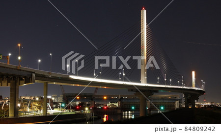ライトアップされたかつしかハープ橋 84809242