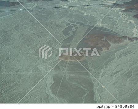 【ペルー】ナスカの地上絵:台形 【ペルー】ナスカの地上絵:台形 84809884