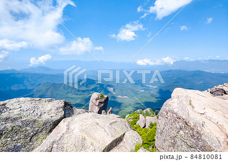 瑞牆山山頂の風景：南アルプス方面の眺め 84810081