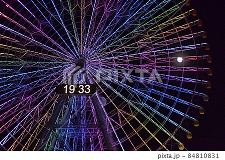 コスモクロック21（観覧車）とスーパームーン 84810831