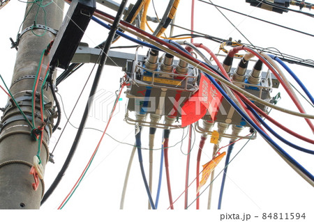 電力を安定供給するための保守工事・電線取替 電力を安定供給するための保守工事・電線取替 84811594