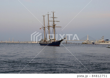横浜港　帆船「みらいへ」 84812751