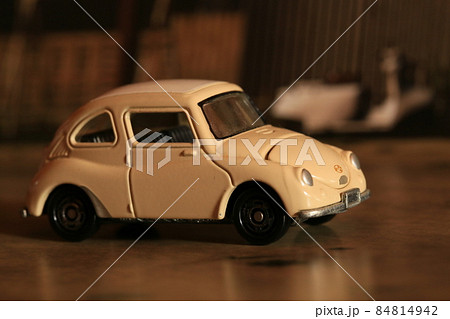 昭和レトロな自動車ミニチュア 84814942