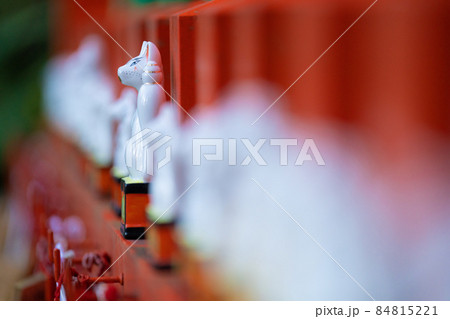 秋の佐助稲荷神社 84815221